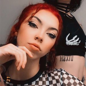 Meet your Posher, Caroline